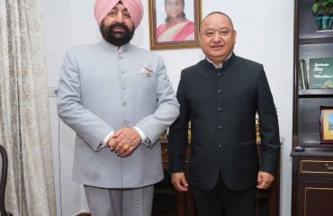 Tourism Secretary Shri Dhiraj Singh Garbyal paying a courtesy call on the Governor.