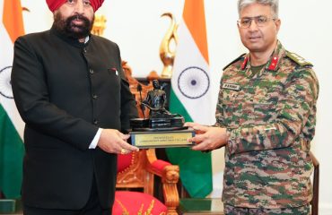 A delegation of officers participating in the Higher Command Course called on Governor Lieutenant General Gurmit Singh (Retd.) at Lok Bhavan on Friday.