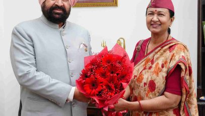 Uttarakhand Chief Information Commissioner, Smt. Radha Raturi, paid a courtesy call on the Hon’ble Governor, Lieutenant General Gurmit Singh (Retd.),