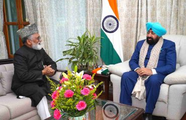 Newly appointed Chairman of the Uttarakhand Minority Hunar Council, Shri Mufti Shamoon Qasmi, paid a courtesy call on the Hon’ble Governor of Uttarakhand, Lieutenant General Gurmit Singh (Retd.), at Lok Bhavan on Monday.