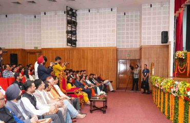 लोक भवन में आयोजित ‘उत्तराखण्ड डीप-टेक 2030: पहाड़ के लिए तकनीक का निर्माण’ कार्यक्रम को संबोधित करते हुए राज्यपाल।