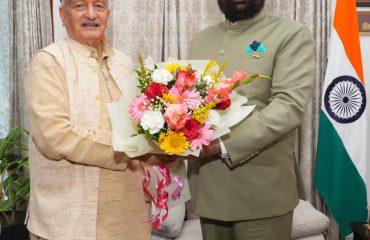 राज्यपाल लेफ्टिनेंट जनरल गुरमीत सिंह (से नि) से शिष्टाचार भेंट करते हुए महाराष्ट्र के पूर्व राज्यपाल और उत्तराखण्ड के पूर्व मुख्यमंत्री पद्म भूषण श्री भगत सिंह कोश्यारी।