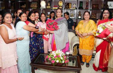 First Lady Smt. Gurmeet Kaur celebrated the festival of Karwa Chauth with the women of the Lok Bhavan family at Lok Bhavan