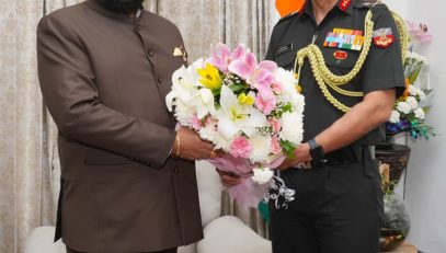 राज्यपाल से शिष्टाचार भेंट करते हुए आईएमए कमांडेंट लेफ्टिनेंट जनरल नागेंद्र सिंह।