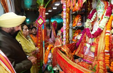 राज्यपाल लेफ्टिनेंट जनरल गुरमीत सिंह (से नि) ने आज देहरादून में आराघर स्थित पंचमुखी हनुमान मंदिर में विधिवत पूजा-अर्चना कर बजरंगबली का आशीर्वाद प्राप्त किया।