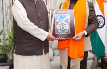 Chairman of the Hemkund Sahib Management Trust Mr. Narendrajit Singh Bindra paying a courtesy call on the Governor.