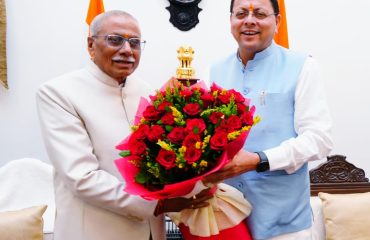 Chief Minister Shri Pushkar Singh Dhami extending his best wishes to Governor Dr. Dhal Singh Bisen upon his assumption of office at a ceremony held at Lok Bhavan.