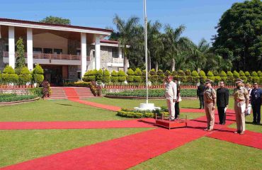 Governor Dr. Dhal Singh Bisen receiving a “Guard of Honour” from PAC personnel at a ceremony held at Lok Bhavan.