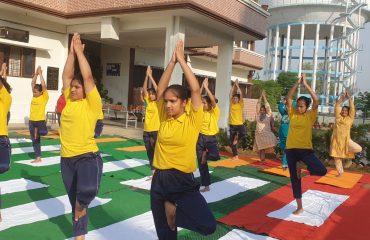 Yoga display by Netaji Subhash Chandra Bose, Baniyawala girls