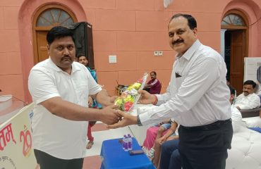दैनिक जागरण समूह द्वारा मुंगेर में आयोजित अखिल भारतीय कवि सम्मेलन में मुख्य अतिथि के रूप में सम्मिलित होते हुए  प्रमंडलीय आयुक्त।