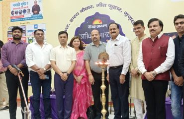 दैनिक जागरण समूह द्वारा मुंगेर में आयोजित अखिल भारतीय कवि सम्मेलन में मुख्य अतिथि के रूप में सम्मिलित होते हुए  प्रमंडलीय आयुक्त।