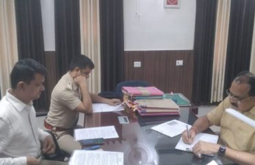 Divisional Commissioner holding a meeting with Munger District Magistrate and Superintendent of Police regarding preparation of Shravani Mela 2023 and law and order on Bakrid festival