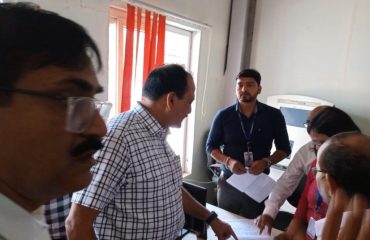 Divisional Commissioner inspecting District Registration and Counseling Centre, Munger