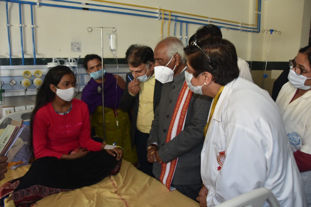 Haryana Governor Shri Bandaru Dattatreya interacting with patients at Kalpana Chawla Government Medical College and Hospital, Karnal 