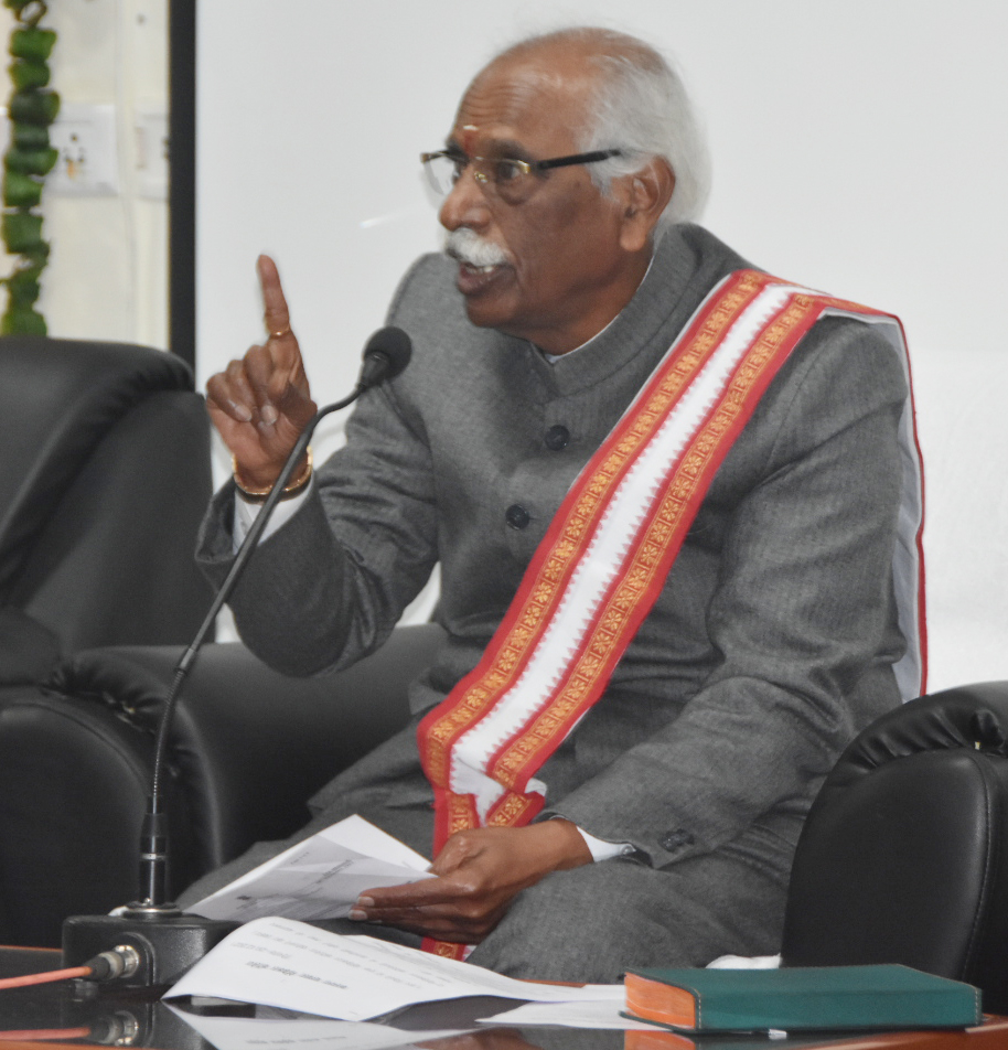 Haryana Governor Shri Bandaru Dattatraya interacting with students, doctors and faculty members of Kalpana Chawla Government Medical College