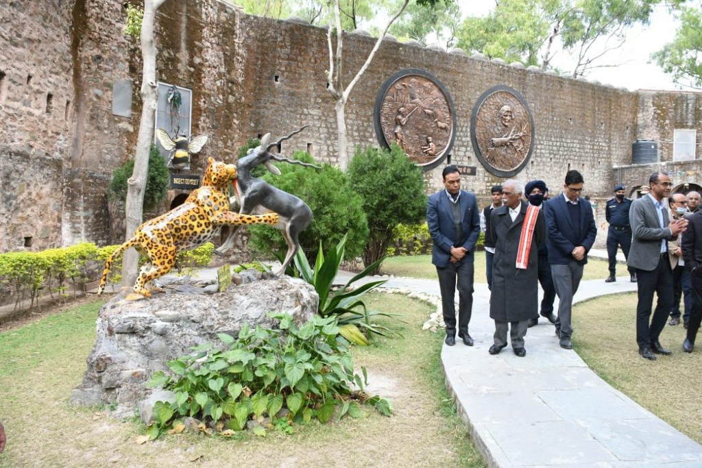 राज्यपाल श्री बंडारू दत्तात्रेय पंचकूला में मोरनी किले का दौरा करते हुए