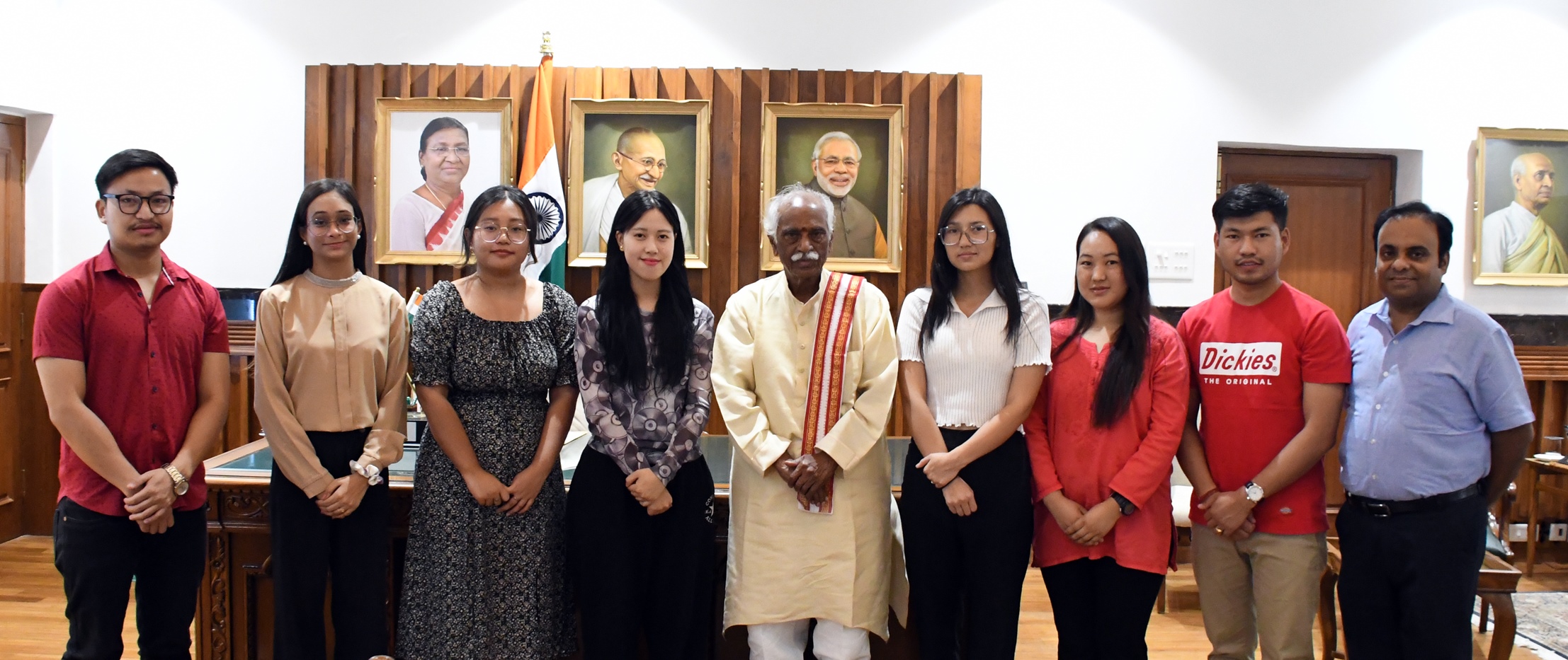 Governor Shri Bandaru Dattatraya in a group photograph with the delegation of students on the occasion of Sikkim Foundation Day at Raj Bhavan Haryana on Tuesday evening. Secretary to the Governor, Shri Atul Dwivedi, IAS, Secretary to Hon'ble Governor is also seen in the photograph