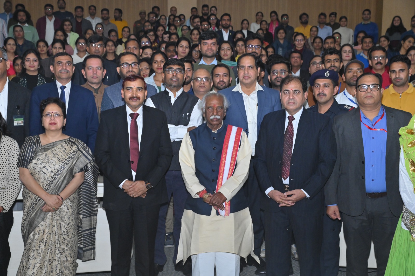 गुजविप्रौवि हिसार में कार्यक्रम में शोधार्थियों के साथ राज्यपाल माननीय श्री बंडारू दत्तात्रेय