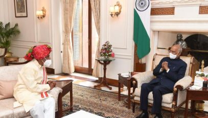 राज्यपाल श्री बंडारू दत्तात्रेय भारत के राष्ट्रपति श्री राम नाथ कोविंद से राष्ट्रपति भवन, नई दिल्ली में मुलाकात करते हुए 23.07.21