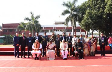 Hon'ble Shri Bandaru Dattatraya, Hon'ble Shri Manohar Lal, Chief Minister, Shri Atul Dwivedi, IAS, Secretary to Governor photograph with officers of Haryana Raj Bhavan during visit of Hon'ble Smt. Droupadi Murmu President of India on 29-30 Nov 2022