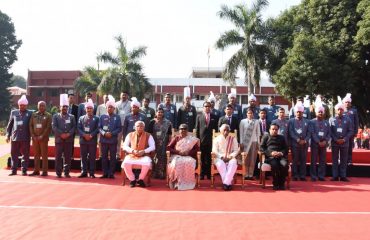 Hon'ble Smt. Droupadi Murmu President of India, Hon'ble Shri Bandaru Dattatraya, Hon'ble Shri Manohar Lal, Chief Minister, Shri Atul Dwivedi, IAS, Secretary to Governor photograph with staff of Haryana Raj Bhavan during visit of President of India on 29-30 Nov 2022