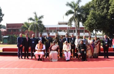 Hon'ble Smt. Droupadi Murmu President of India, Hon'ble Shri Bandaru Dattatraya, Hon'ble Shri Manohar Lal, Chief Minister, Shri Atul Dwivedi, IAS, Secretary to Governor photograph with officers of Haryana Raj Bhavan during visit of President of India on 29-30 Nov 2022