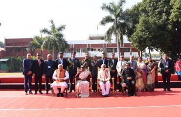 Hon'ble Shri Bandaru Dattatraya, Hon'ble Shri Manohar Lal, Chief Minister, Shri Atul Dwivedi, IAS, Secretary to Governor photograph with officers of Haryana Raj Bhavan during visit of Hon'ble Smt. Droupadi Murmu President of India on 29-30 Nov 2022