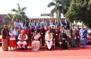 Hon'ble Shri Bandaru Dattatraya, Hon'ble Shri Manohar Lal, Chief Minister, Shri Atul Dwivedi, IAS, Secretary to Governor with Ashha Workers, Women Wrestlers, Olympians and girl students photograph at Haryana Raj Bhavan during visit of Hon'ble Smt. Droupadi Murmu President of India, on 29-30 Nov 2022