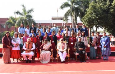 Hon'ble Shri Bandaru Dattatraya, Hon'ble Shri Manohar Lal, Chief Minister, Shri Atul Dwivedi, IAS, Secretary to Governor with Ashha Workers, Women Wrestlers, Olympians and girl students photograph at Haryana Raj Bhavan during visit of Hon'ble Smt. Droupadi Murmu President of India, on 29-30 Nov 2022
