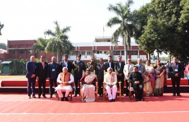 Hon'ble Shri Bandaru Dattatraya, Hon'ble Shri Manohar Lal, Chief Minister, Shri Atul Dwivedi, IAS, Secretary to Governor photograph with officers of Haryana Raj Bhavan during visit of Hon'ble Smt. Droupadi Murmu President of India on 29-30 Nov 2022