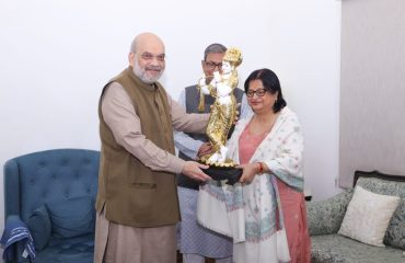 राज्यपाल प्रोफेसर असीम कुमार घोष एवं श्रीमती मित्रा घोष की गृह मंत्री श्री अमित शाह से शिष्टाचार मुलाकात 18.11.2025