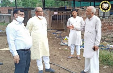 हरियाणा गौ सेवा आयोग के चेयरमैन श्री श्रवण कुमार गर्ग व सचिव डाॅ कल्याण सिंह श्री राधे श्याम गौषाला कालका का दौरा करते हुए