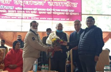 पंचकुला में आज मकर संक्रांति के पर्व के अवसर पर माधव गौशाला चैरिटेबल ट्रस्ट द्वारा एक नई श्री गौशाला का उदघाटन हुआ। जिसमें बतौर विशेष अतिथि हरियाणा गौ सेवा आयोग के चेयरमैन श्री श्रवण कुमार गर्ग जी शामिल हुए। श्री गौशाला का उदघाटन परम आदरणीय श्री प्रेम जी गोयल; वरिष्ठ प्रचारकए राष्ट्रीय स्वयं संघद्ध के कर कमलों द्वारा हुआ। इस अवसर पर भारत सरकार में केंद्रीय मंत्री श्री रतनलाल कटारिया जी मुख्यातिथिए हरियाणा विधानसभा के स्पीकर श्री ज्ञानचंद गुप्ता जी समारोह अध्यक्षए पंचकूला नगर निगम के महापौर श्री कुलभूषण गोयल जी विशेष अतिथि के रूप में पहुंचे। श्रद्धेय साध्वी अमृता दीदी जी ;विराट नगरए पिंजौरद्धए स्वामी संपूर्णानंद जी महाराज अपना विशेष आशीर्वाद देने के लिए पहुंचे।