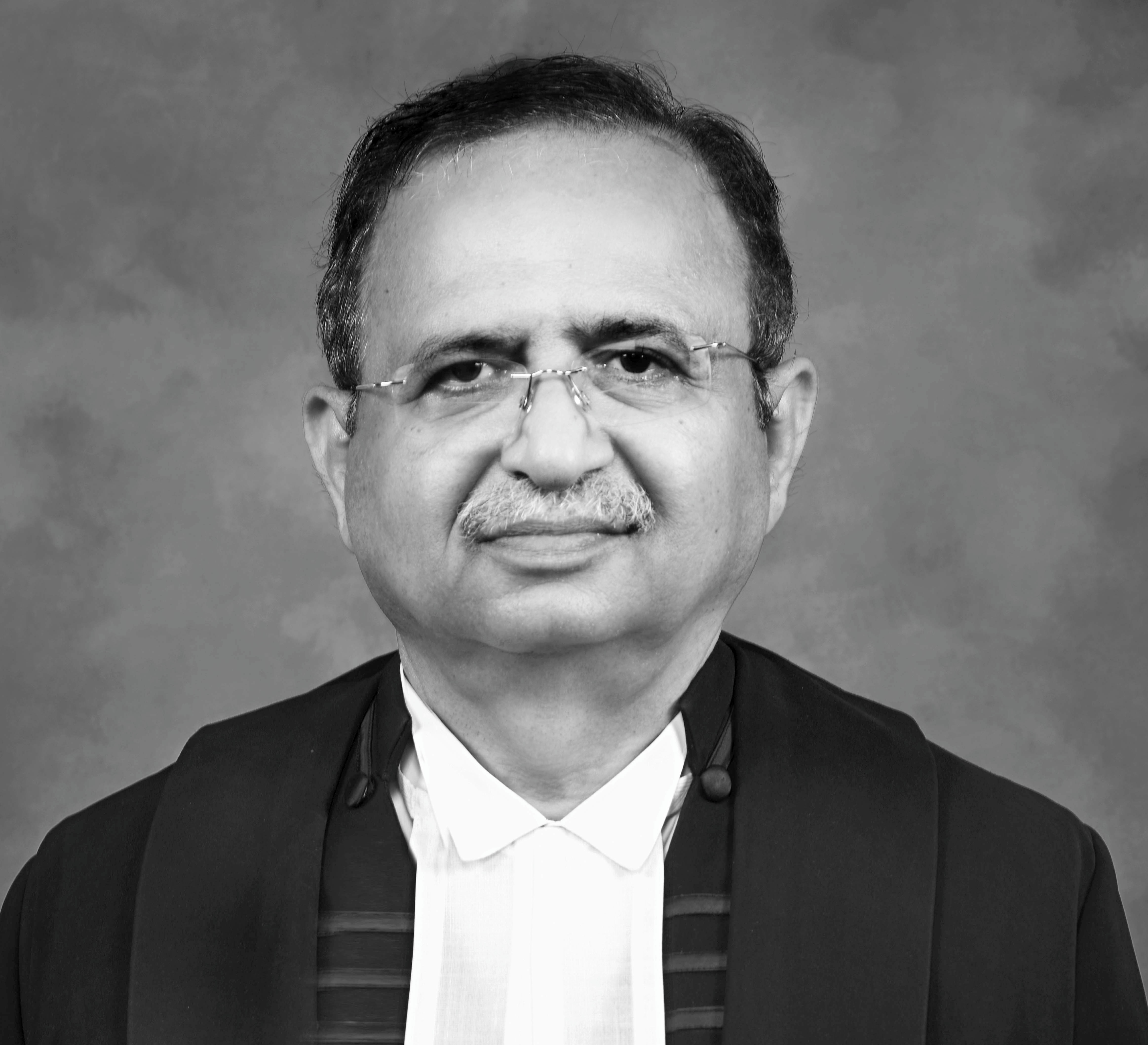 Hon’ble Shri Justice Alok Aradhe