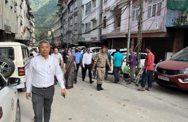 Visit to relief camps set up at Singtam