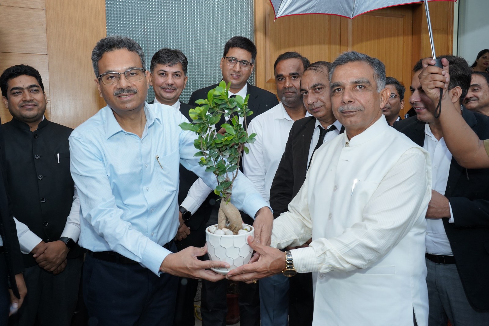 Sh. Sanjay Hooda, Director, Prosecution Department, Haryana presenting flower pot to Worthy Additional Chief secretary to Government, Haryana Administrative of Justice Department, Haryana