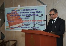 Sh. Sanjay Hooda, Director of Prosecution(General),Haryana delivering welcome speech to all participates in the ‘One Day Workshop on New Criminal Law Bills’ held on 14.10.2023 at PWD Guest House, Panchkula;?>