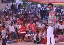 Sumit Saini singing performance at Surajkund;?>