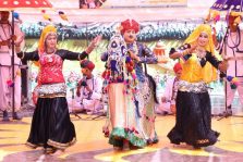सूरजकुंड मेले में कच्ची घोड़ी नृत्य;?>