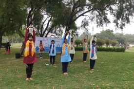 योग दिवस पर नाटक टीम द्वारा ताड़ आसन