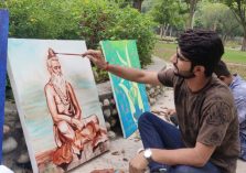 हरियाणा के कलाकार द्वारा योग दिवस पर पेंटिंग;?>