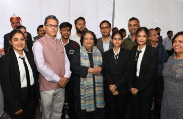 Hon'ble the Chief Justice with member of bar Association