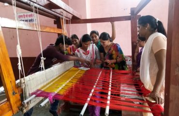 पैठणी मॅन्युफॅक्चरिंग मशिनरी साठी ग्रुप भेट