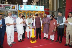 पुणे आंतरराष्ट्रीय विमानतळ येथे ‘उमेद सावित्री’ विक्री दालनाचे उद्घाटन करण्यात आले