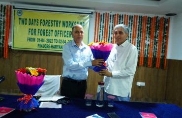 Sh. Jagdish Chander , PCCF(HoFF) is being honoured by Sh, Suresh Dalal, APCCF Forestry in Forestry workshop held at Pinjore, Haryana from 01-04-2022 to 02-04-2022.