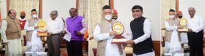 30.03.2022 : Governor presents Jain Ratna Awards to Bipin Gala, Vasant Galiya and Pradip Fofani