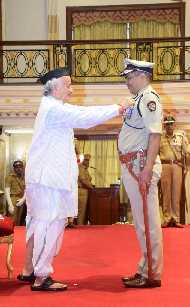 13.10.2022 : Governor Presents President’s Police Medals To 114 Police ...