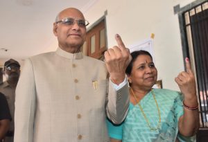 20.05.2024:   Lok Sabha Elections 2024: Governor Ramesh Bais casts vote in South Mumbai