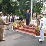 राज्यपाल राधाकृष्णन यांचे पुणे राजभवन येथे ध्वजारोहण