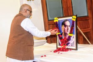 Governor administers the ‘Sadbhavana Day Pledge’ to Raj Bhavan staff on the occasion of the birth anniversary of the late PM Rajiv Gandhi